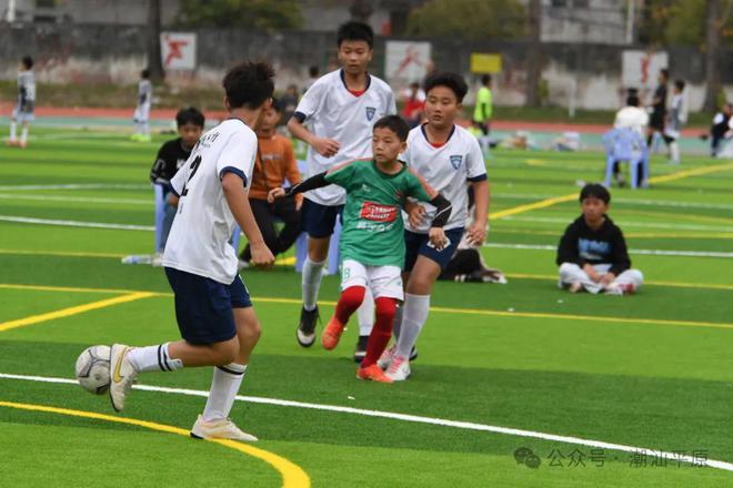 中小学足球比赛：郑州少年队勇夺冠军